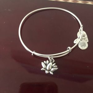 ❌❌SOLD❌❌Lotus Flower Alex & Ani Bangle